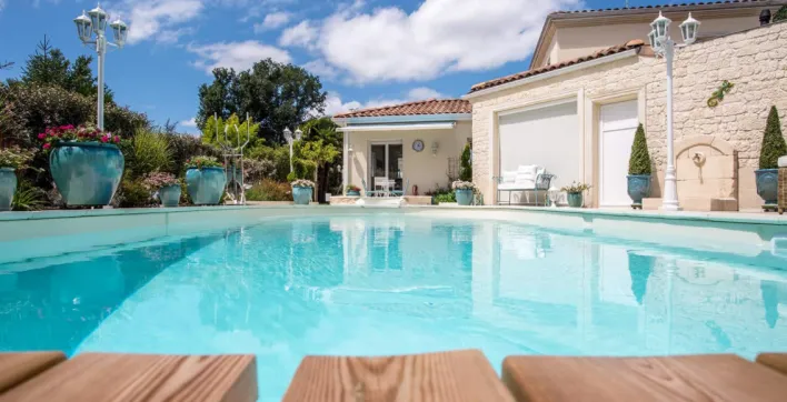 Installer une piscine coque : La vraie bonne idée !