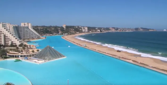 La plus grande piscine du monde fait… 1 km de long !