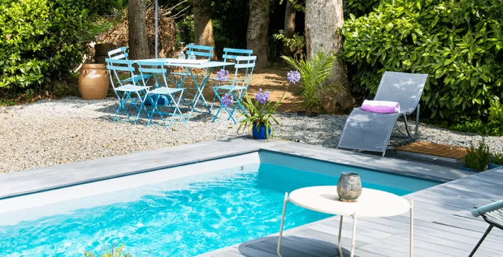 Inspiration piscine : le petit bassin installé dans un jardin de ville