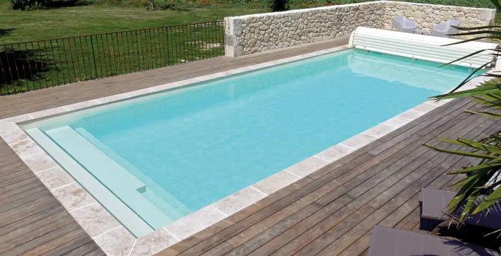 Piscine coque : Génération Piscine et ses modèles pour les petits jardins