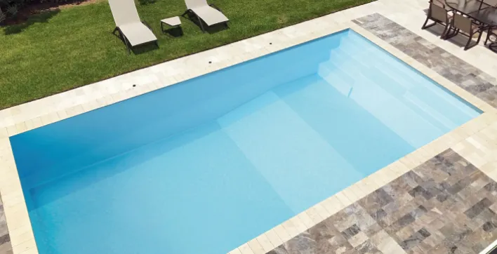Piscine coque : Génération Piscine présente un modèle avec un fond à deux niveaux