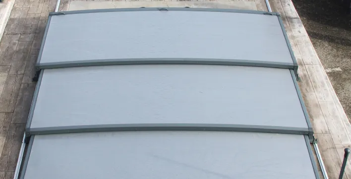 Le polycarbonate Platinium : le nouveau matériau pour abri de piscines signé Abrisud