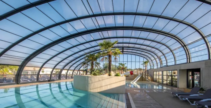 Dois-je payer des impôts si j’installe un abri pour ma piscine ?