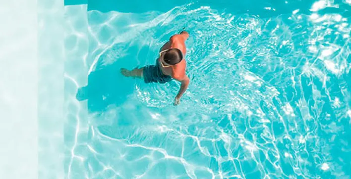 Le galet de chlore XXL de Bayrol pour une eau de piscine désinfectée et transparente