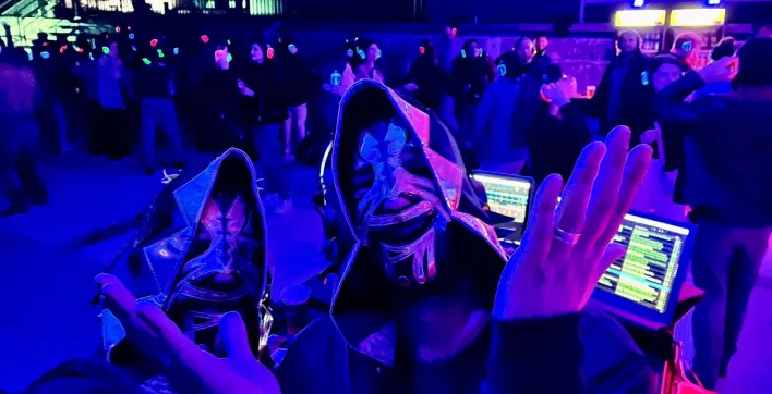 Une piscine désaffectée se transforme en dancefloor !