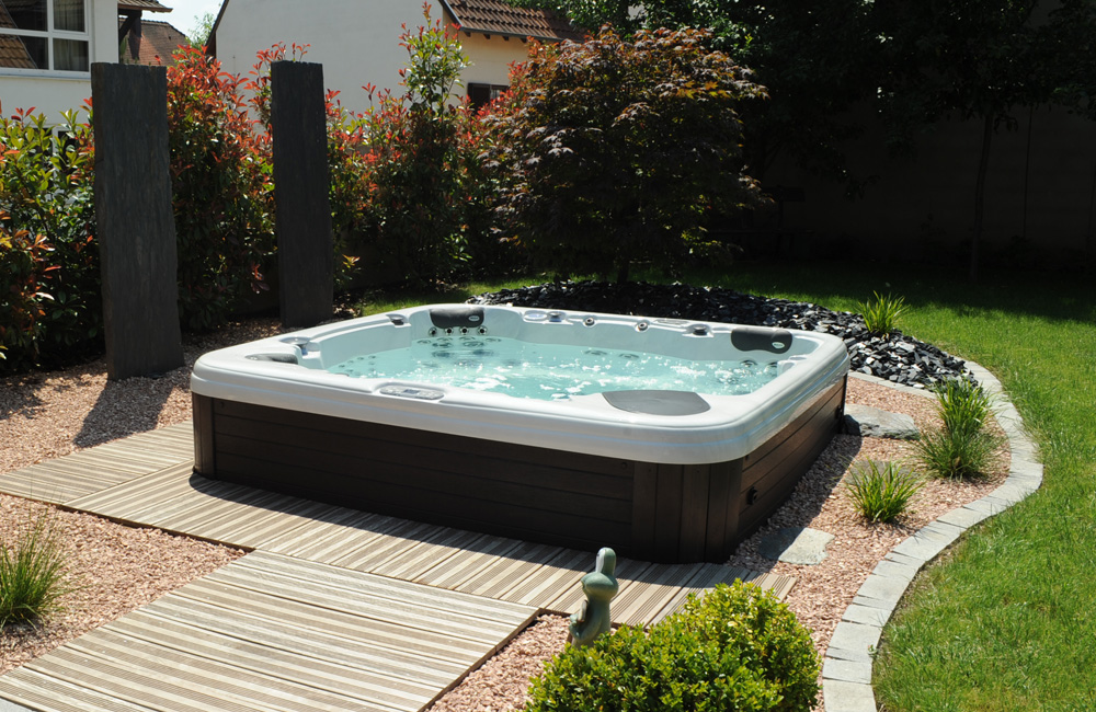 Installation d’un spa à l'extérieur | Inspirations et tendances ...