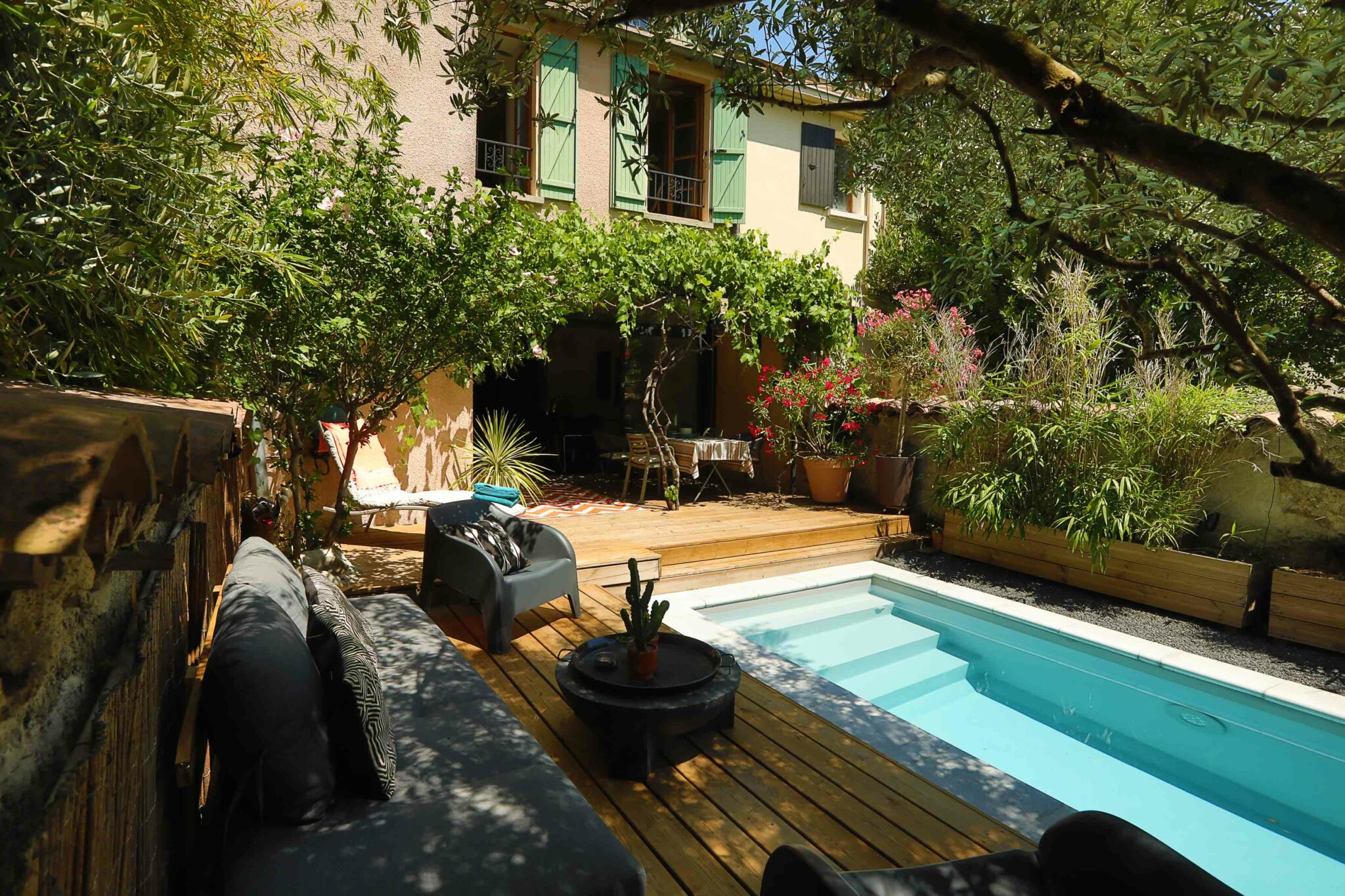Une piscine XS Aquilus pour un mini-jardin de ville