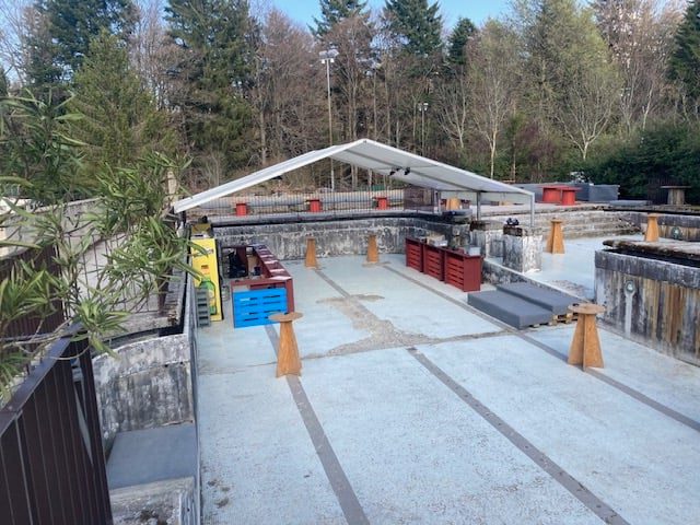 Une piscine désaffectée près de Lausanne se transforme en dancefloor