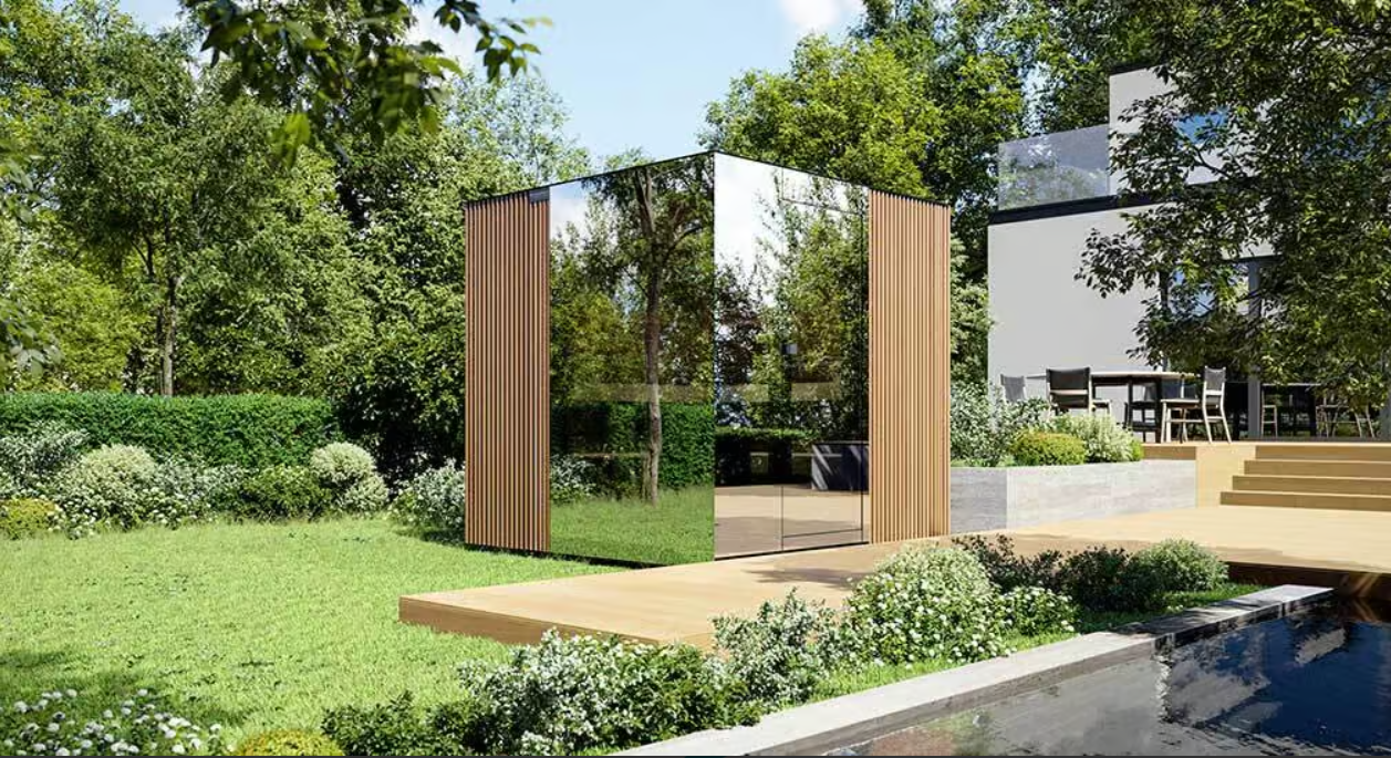 Dream Chalet, un sauna d'extérieur à la façade effet miroir