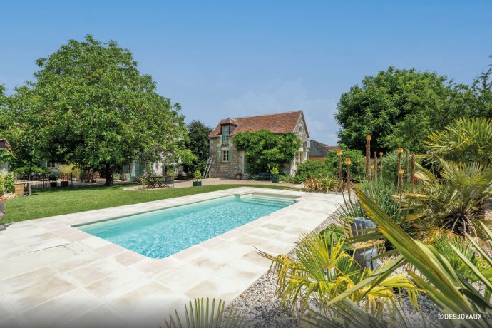 Piscine petit budget trophée or 2024