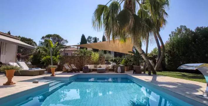 Une rénovation de piscine coque signée Piscines de France