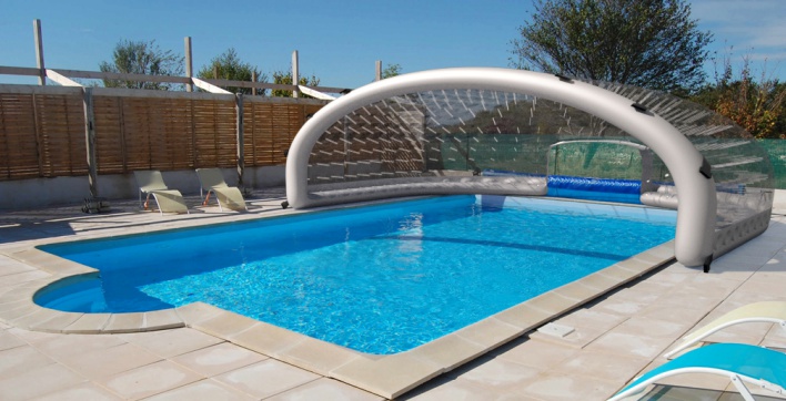 Abri de piscine gonflable