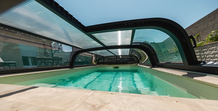 Un abri de piscine bas d'Abridays
