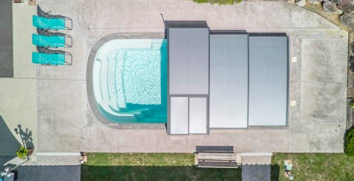 L'abri de piscine télescopique Tx d'Abrisud robuste et durable