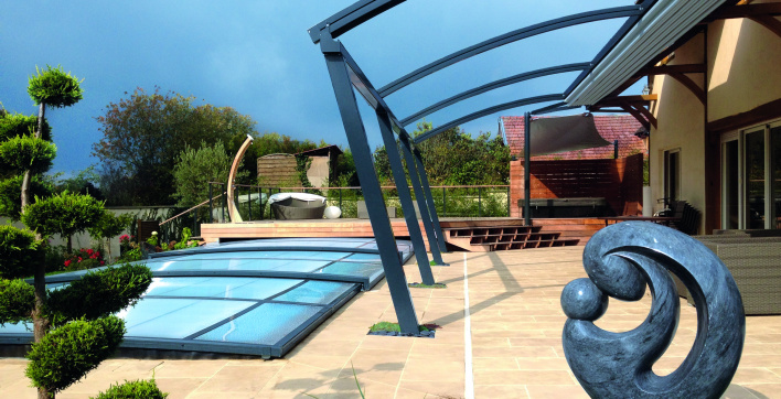 L'abri de piscine-terrasse signé EuroPiscine