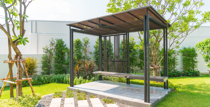 Un exemple d'aménagement de jardin avec l'installation d'un pavillon