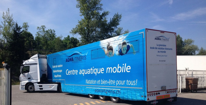 Aqwa Itineris, la piscine mobile qui offre des cours de natation aux zones rurales