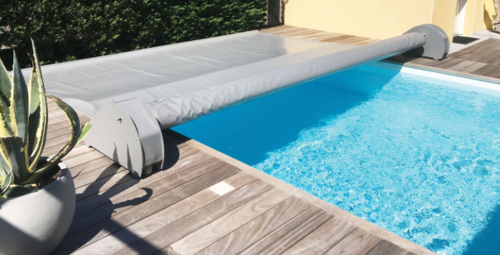 La couverture pour piscine : un avantage de taille