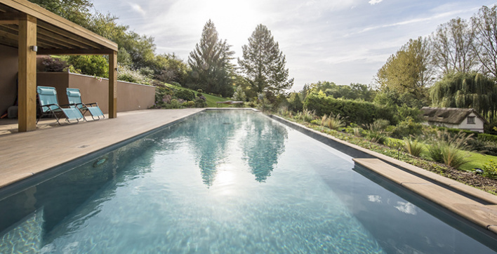 Tablettes De Chlore Au Bord D'une Piscine Gros Plan De Tablettes