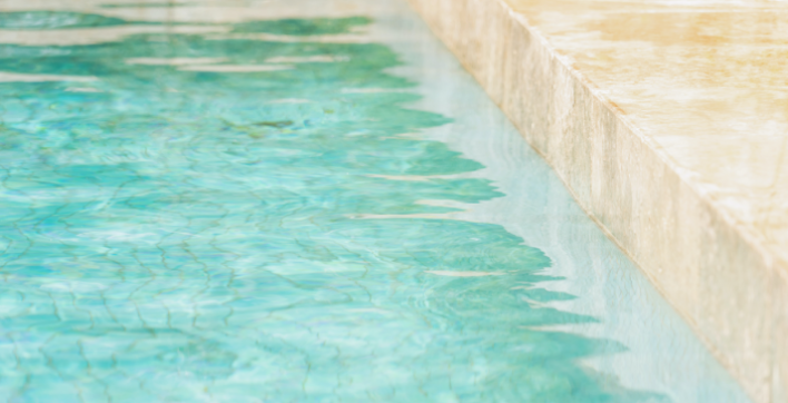 Où est-il interdit de remplir sa piscine privée ?