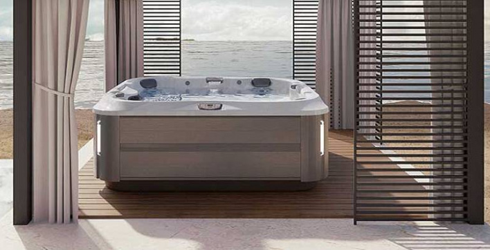 Des spas et spas de nage de la marque Jacuzzi en promotions lors des Summer Days