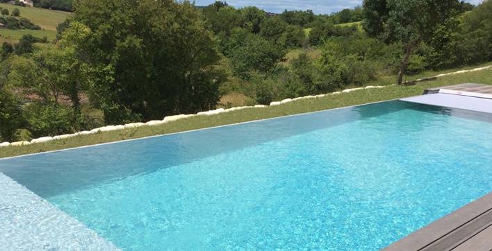 Piscine réalisée par Everblue Dufour Piscines et Spas en Charente (16)