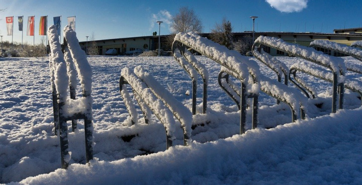 Le grand froid en France transforment les piscines en patinoires