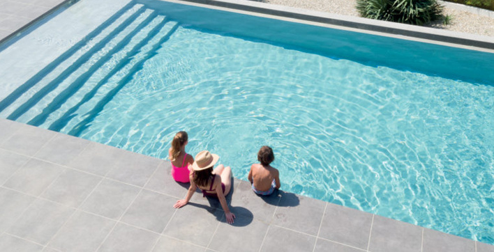 Entretenir sa piscine facilement avec les équipements connectés Hayward