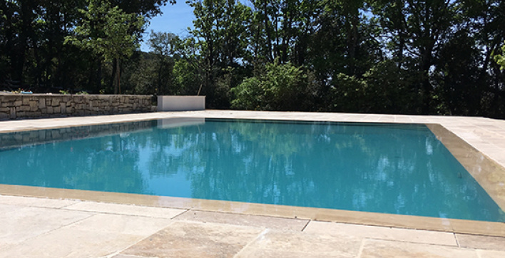 Une piscine claire et propre avec AB POOL