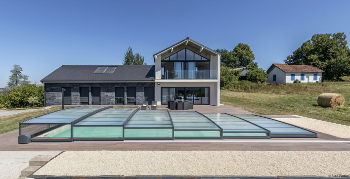 La sécurité de la piscine assurée par un abri de piscine