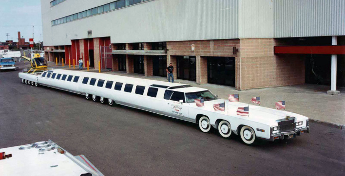 La voiture la plus longue du monde avec piscine et mini-golf !