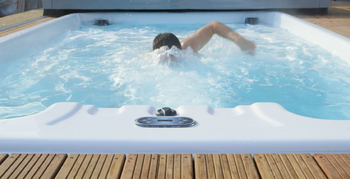 Le concept hybride, mi-piscine, mi-spa d'Aquilus