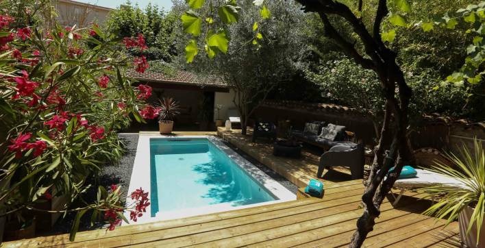 Une petite piscine pour jardin de ville signée Aquilus