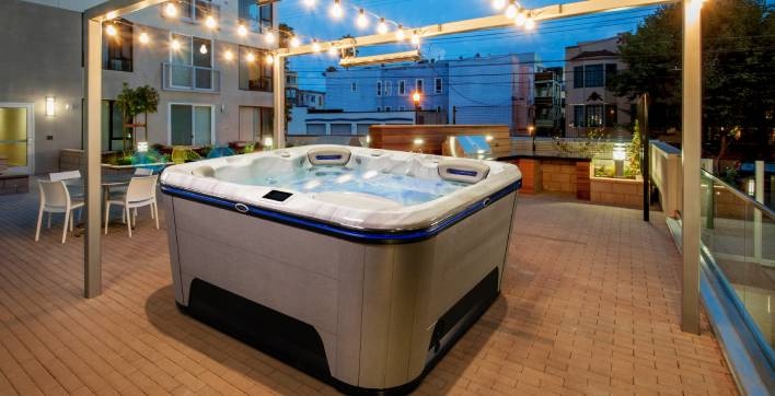 Un des nouveaux spas de la gamme Infinity de Clairazur