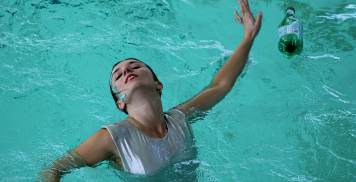 Singing in the pool, l'opéra qui se déroule dans une piscine