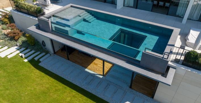 Le trophée d'or de la catégorie piscine d'exception des trophées de la piscine 2024