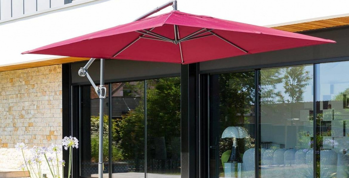 Un parasol Hespéride pour profiter de sa piscine