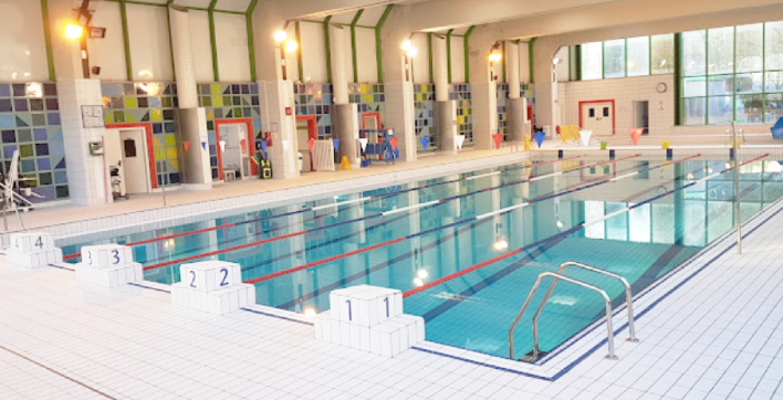 La piscine Champerret à Paris, lieu de l'exposition Reflex 2024