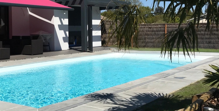 Thais, l'un des nouveaux modèles de piscine coque polyester signé Mediester