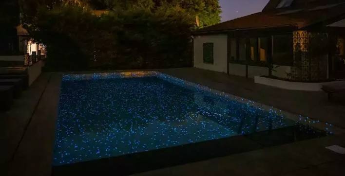 Une piscine phosphorescente signée Piscines de France