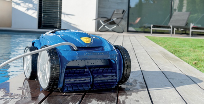 Robot électrique pour le nettoyage de piscine - Vente de piscine à coque  Neptune sur-mesure à Toulouse - Neptune Piscines