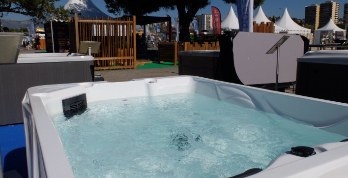 Un exemple de spa exposé au salon piscine, spa et jardin de la Côte d'Azur