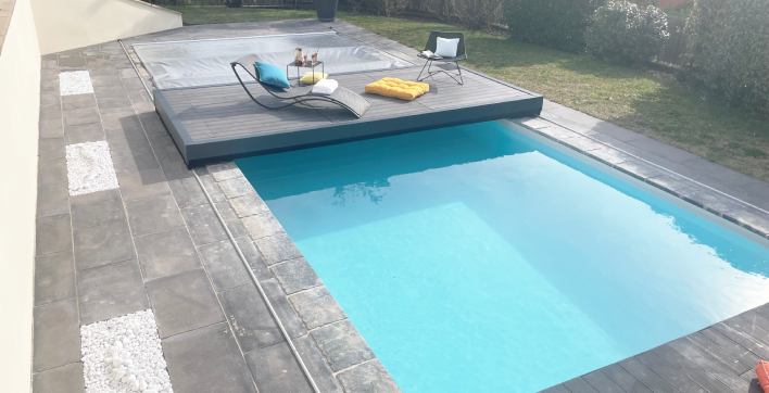 La Stylis Duo, une terrasse mobile qui fait aussi office de couverture piscine