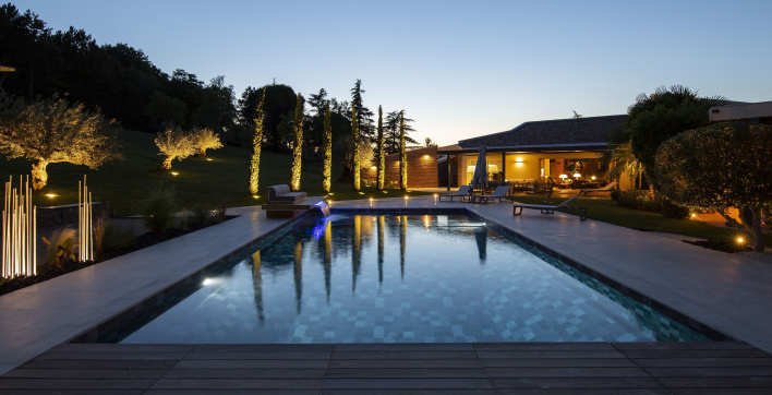 Une piscine de nuit Everblue récompensée aux Trophées de la piscine 2021