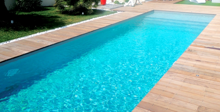 une piscine extérieure signée Irrijardin