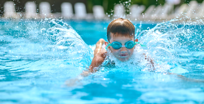 Une eau de piscine propre grâce au guide Warmpac