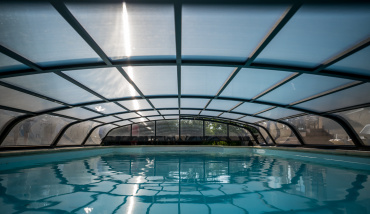 Un abri de piscine bas signé Abridays