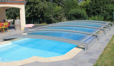 Un abri de piscine Azenco