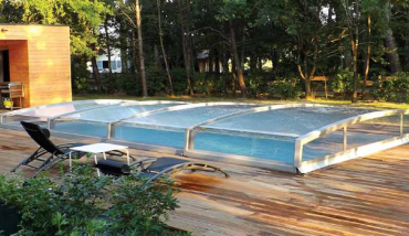 Un abri de piscine Azenco à prix déstocké