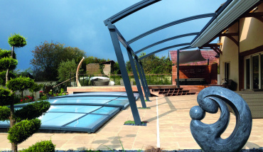 L'abri de piscine-terrasse signé EuroPiscine